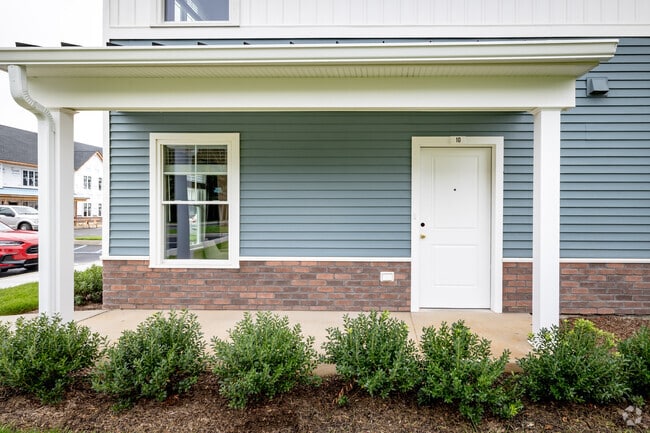 2BR, 2BA -1160SF - Entrance
