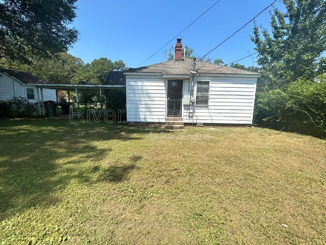 Photo - 1070 E Walthal Cir