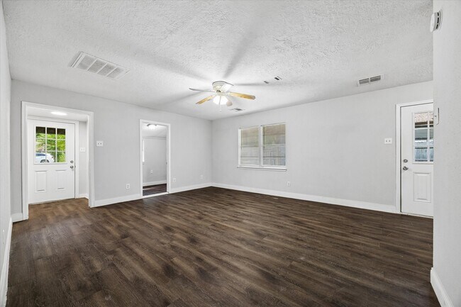 Photo - 21197 Live Oak St