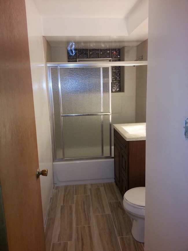 Wall Tiled BATHROOM - 2136 N 74th Ct Unit Garden