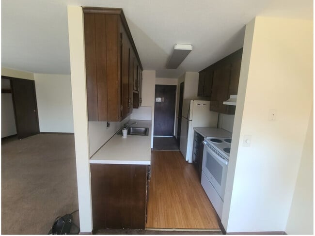 Building Photo - Enfield North Apartments