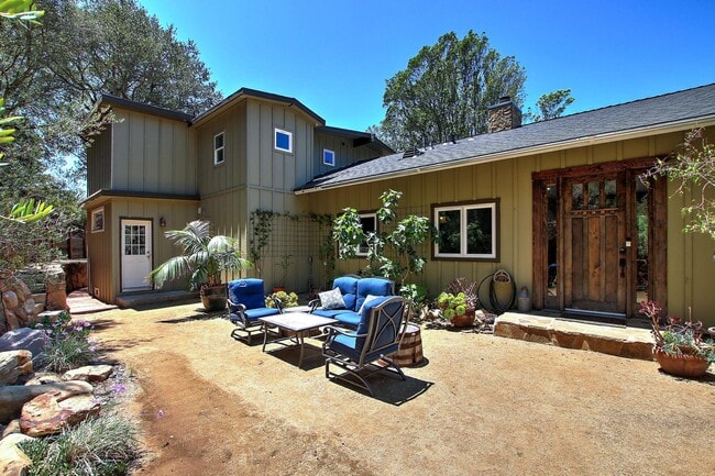 Building Photo - 3021 Hidden Valley Ln