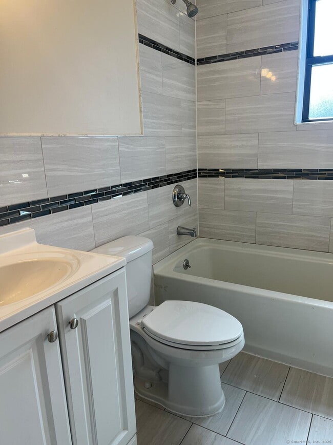 Photo - 115 Bedford St