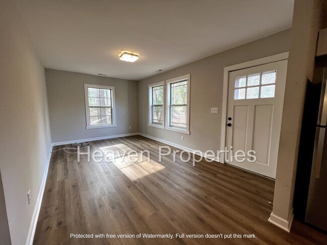 Photo - 1611 Summerville Rd