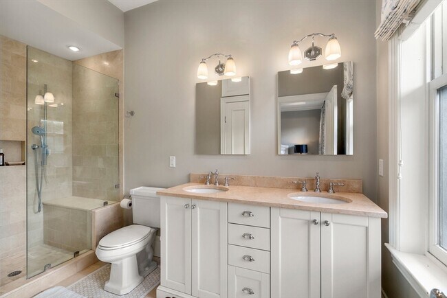 Photo - 228 W Canton St Unidad 2##