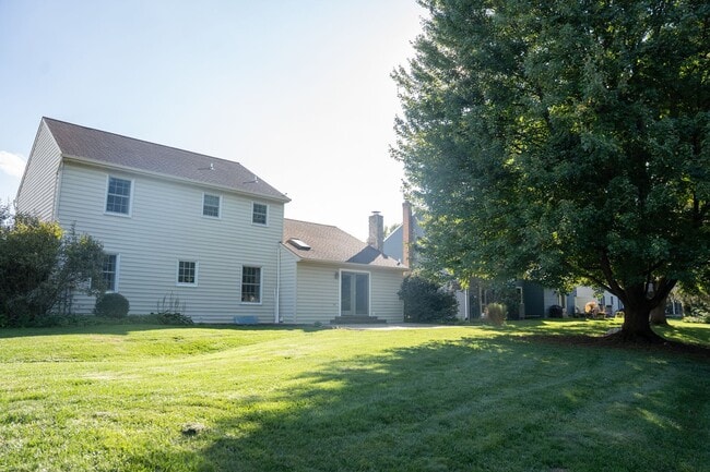 Photo - 922 Pinetree Way