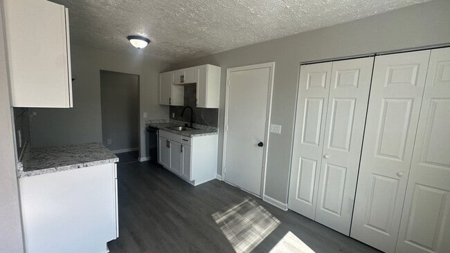 104 Walnut Crest Dr