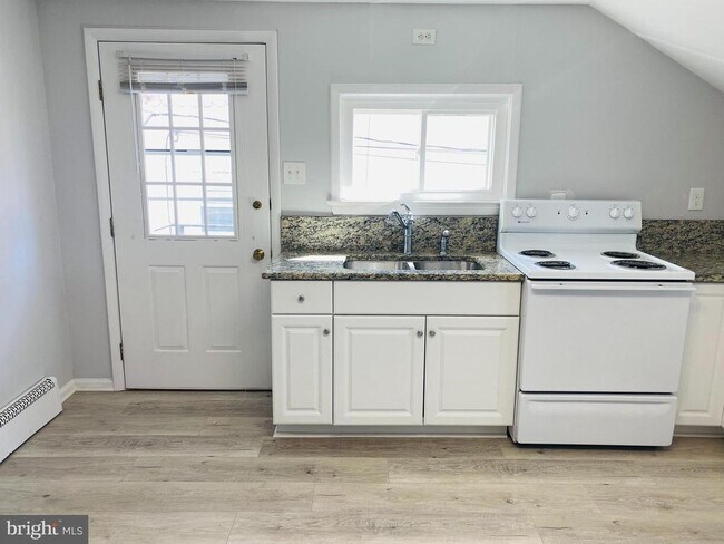 Photo - 240 W 7th Ave