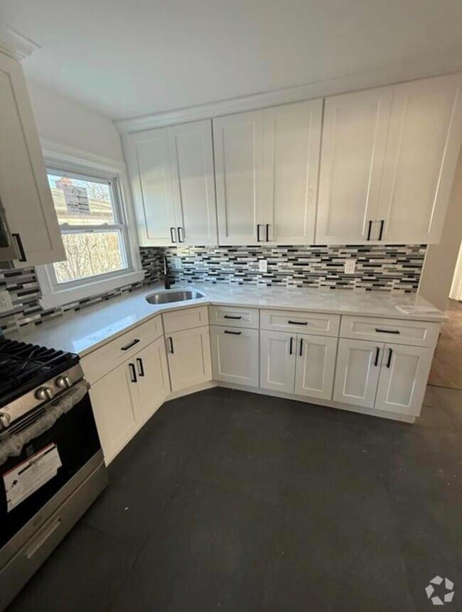 Building Photo - 184 E Fulton Ave Rental
