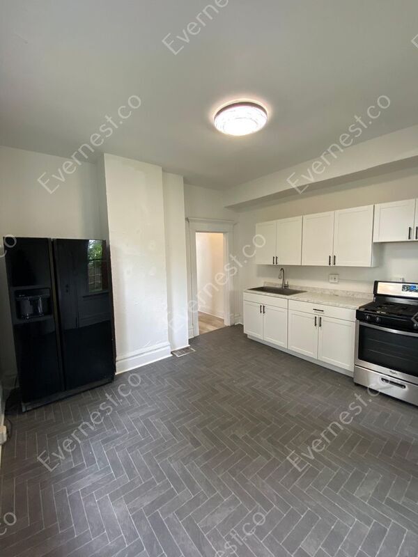 Photo - 851 Bellows Ave