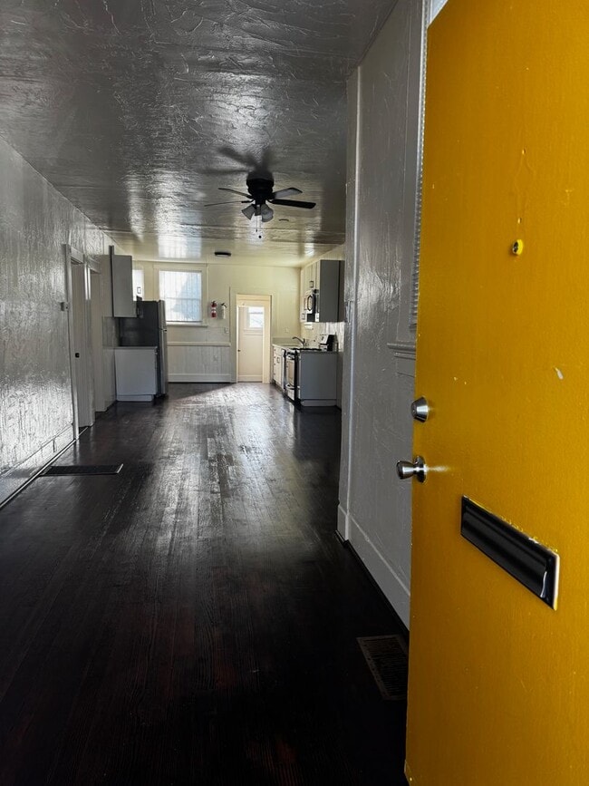 Photo - 1709 Goss St