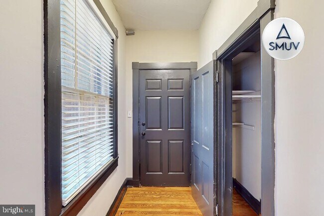 Photo - 24 E Madison St