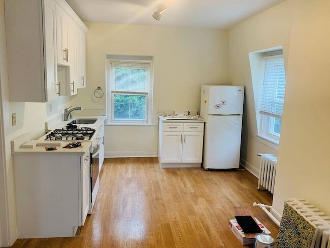 Building Photo - 145 Carpenter Ave Unit 5