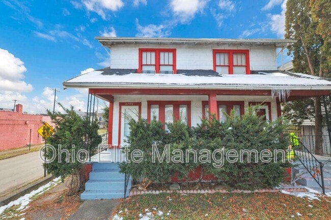 2709 Sullivant Ave
