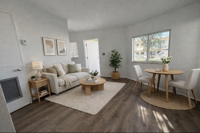 Building Photo - 251 Hibiscus Dr Unit 2