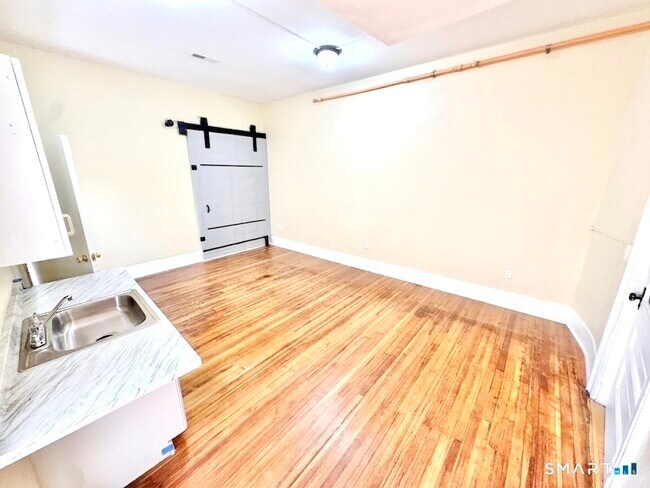 Photo - 105 Bank St Unit 3D