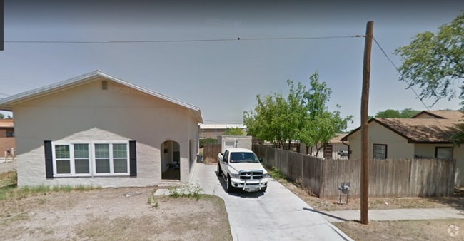 Building Photo - 407 26th St Rental
