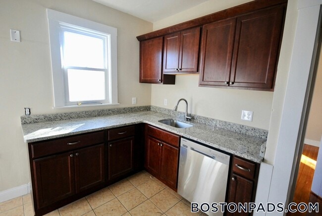 Photo - 139 E Cottage St Unidad 2