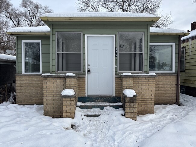 Building Photo - 575 Durbin St