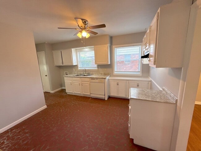 Photo - 1871 Cornelia Ln