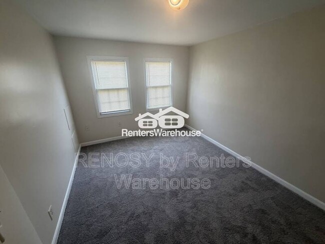 Photo - 2067 Larkhall Rd