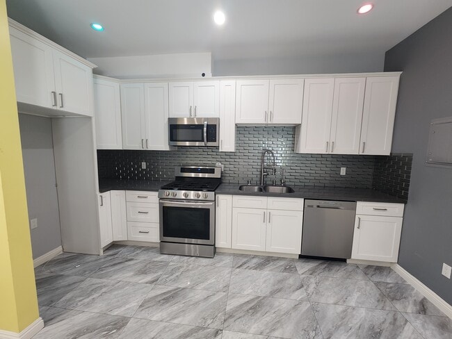 Photo - 6827 Murietta Ave