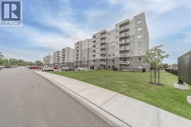 Photo - 1675 Banwell Rd Unit 507
