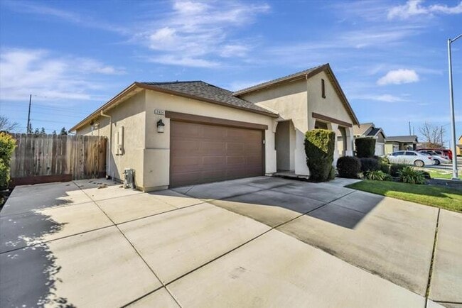 Photo - Gorgeous 3 Bedroom 2 Bath 2 Car Garage Sin...