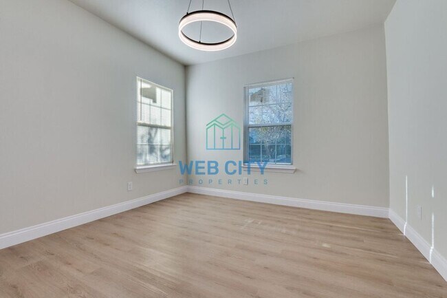 Photo - 4900 Leland Ave