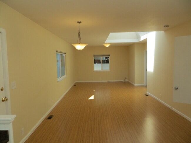 Living/Dining area - 130 Market St Unit C