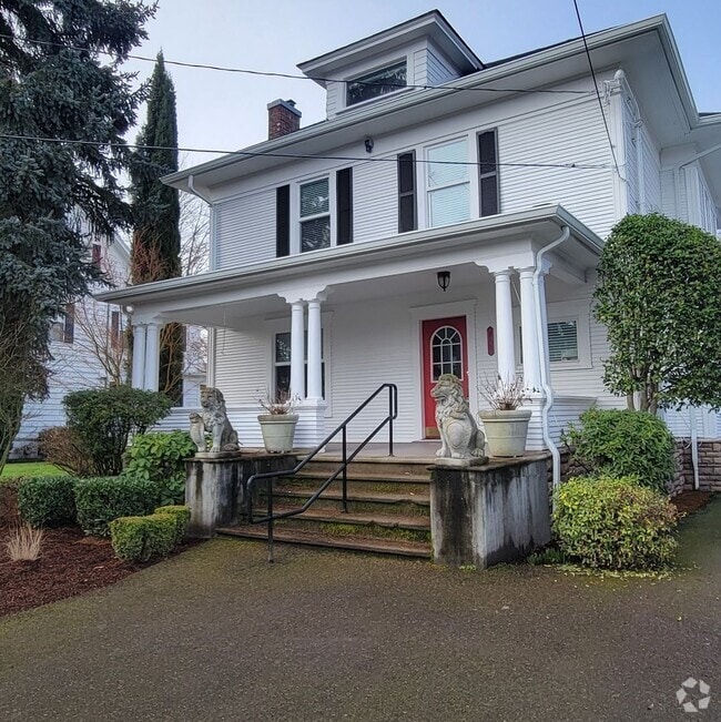 Building Photo - 825 NE Evans St Rental