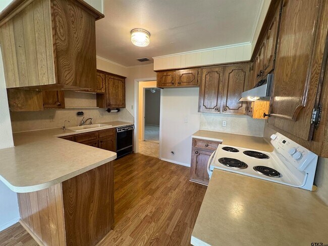 Photo - 1311 Larkspur Ln