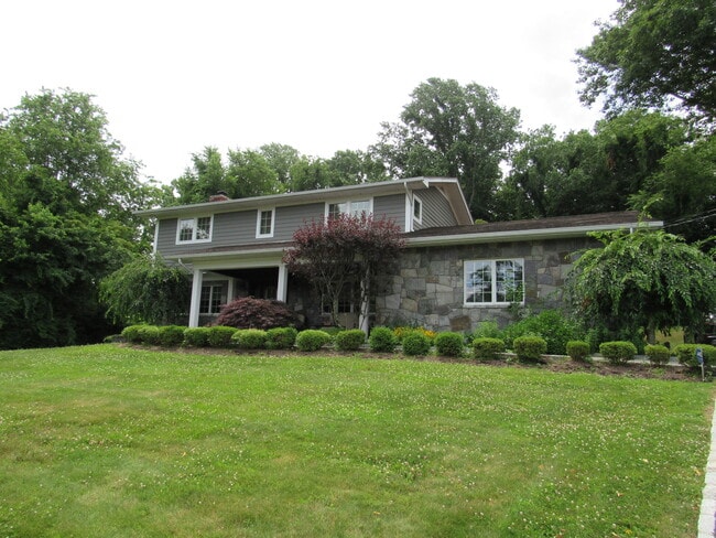 Photo - 10 Foxwood Ln