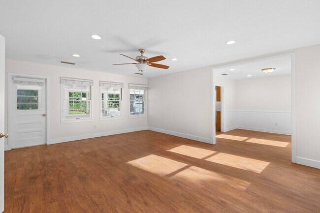Photo - 605 N Amelia Ave