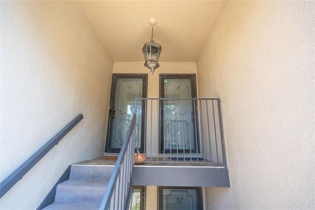 54 Monet Ct NW
