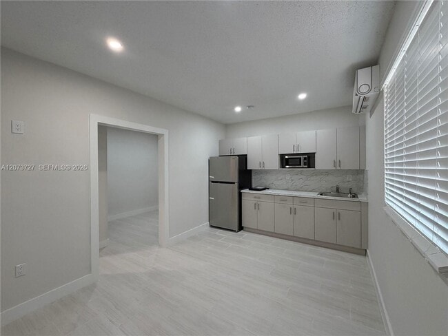 Building Photo - 10921 SW 144th Ave Unit 1