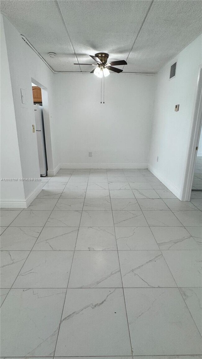 Photo - 1154 W 35th St Unidad 102