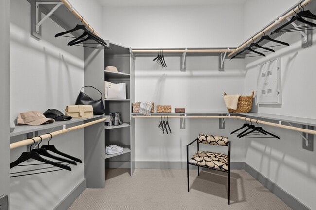 2BR, 2BA - 1,080SF - Closet