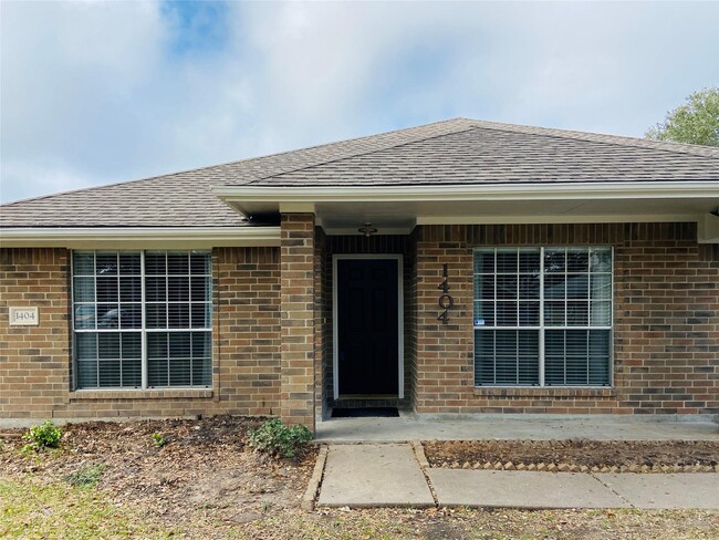 Building Photo - 1404 Helmsley Dr