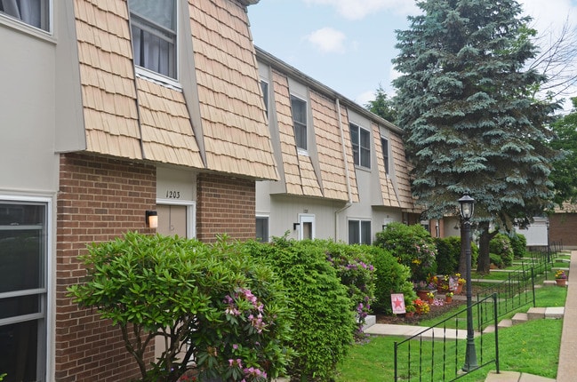 Photo - Woodland Park Apartments
