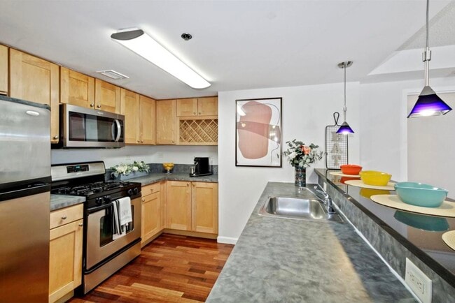 Building Photo - 700 1st St Unit 11N