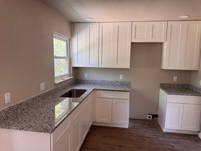 Photo - 331 Longview Dr