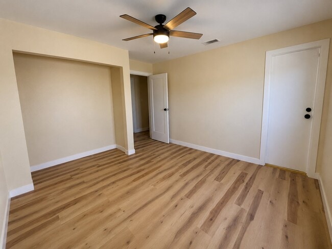 2132 W 84th Pl Unidad House