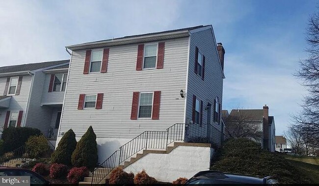 Photo - 500 Stratford Ct Townhome