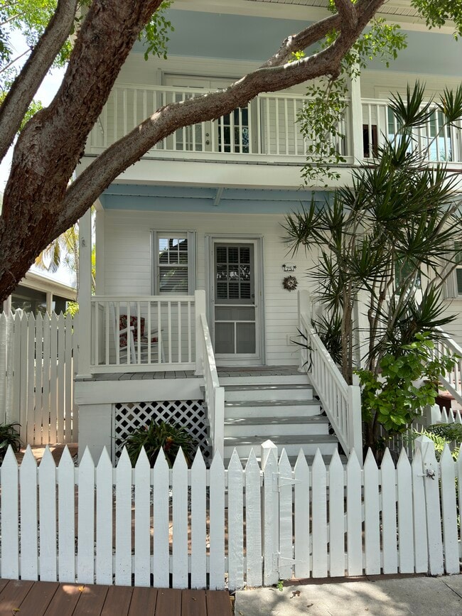 Building Photo - 75 Golf Club Dr