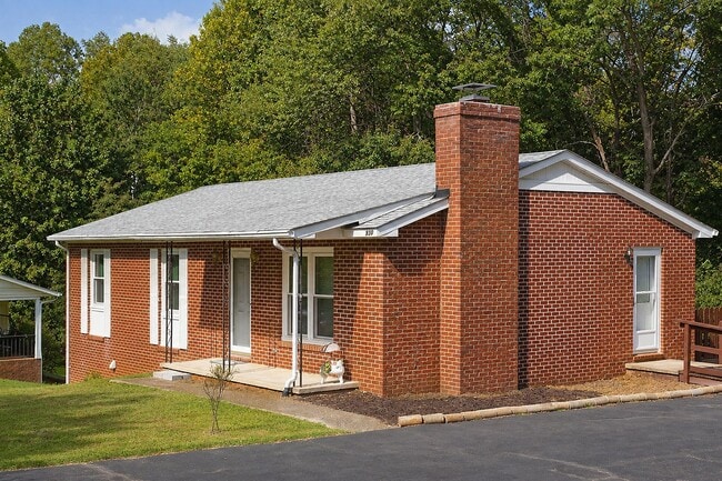 Photo - 930 Claudius Ct