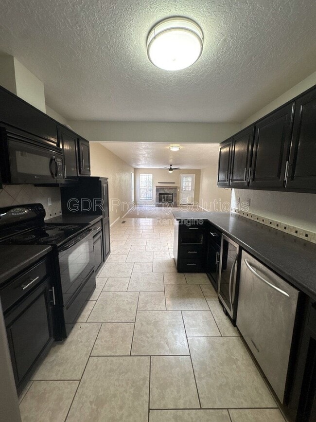 Photo - 5828 Elmwood Dr NE