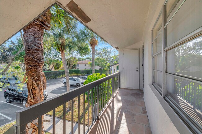 Photo - 5943 Areca Palm Ct Unit G
