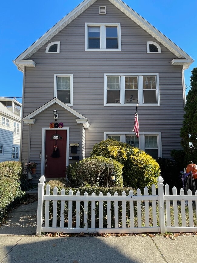 Building Photo - 621 Undercliff Ave Unit 2