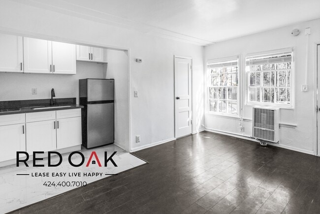 Building Photo - 851 S Kenmore Ave Unit 2